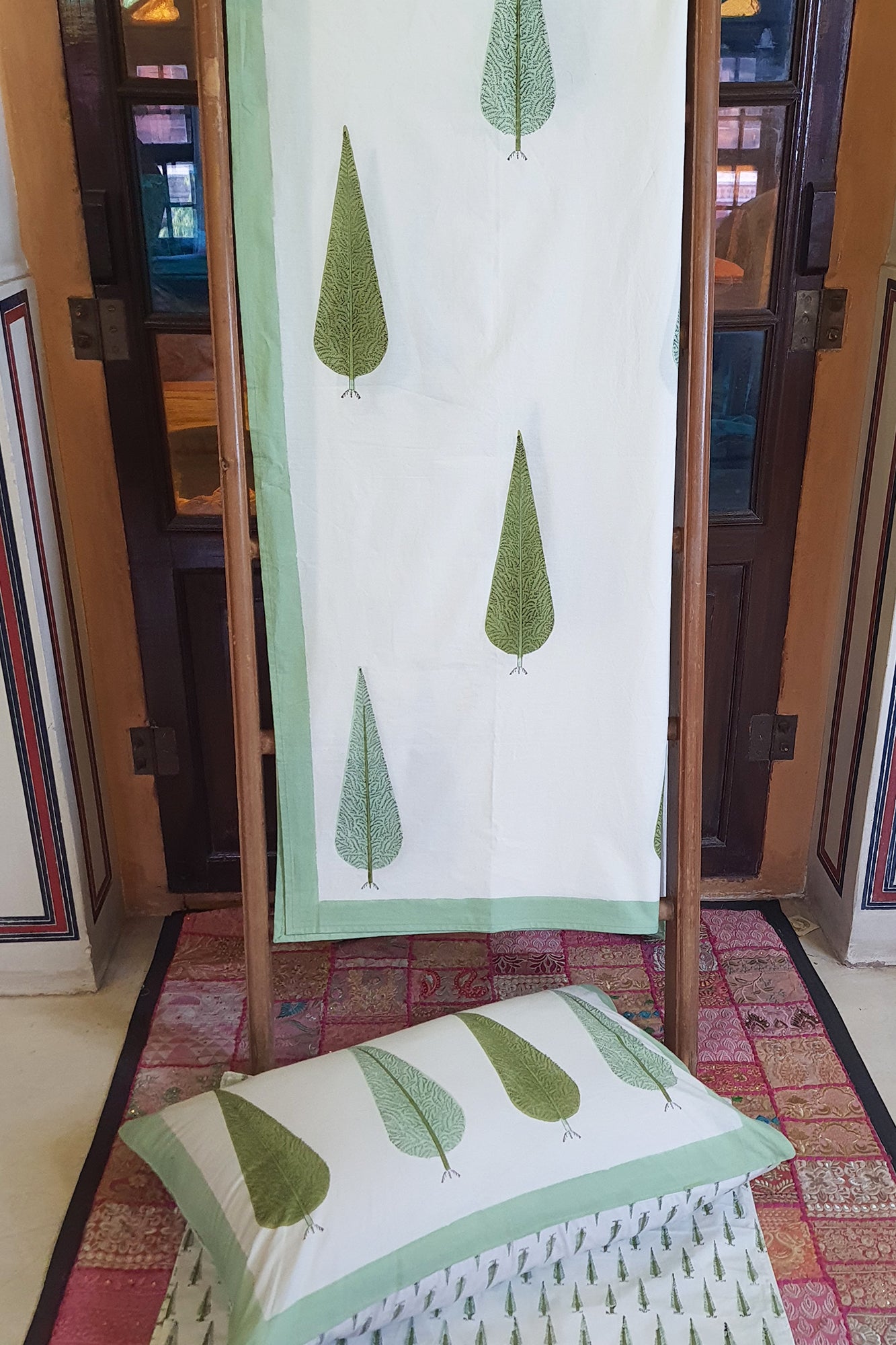 Mughal Leaf Bed Sheet With Pillow