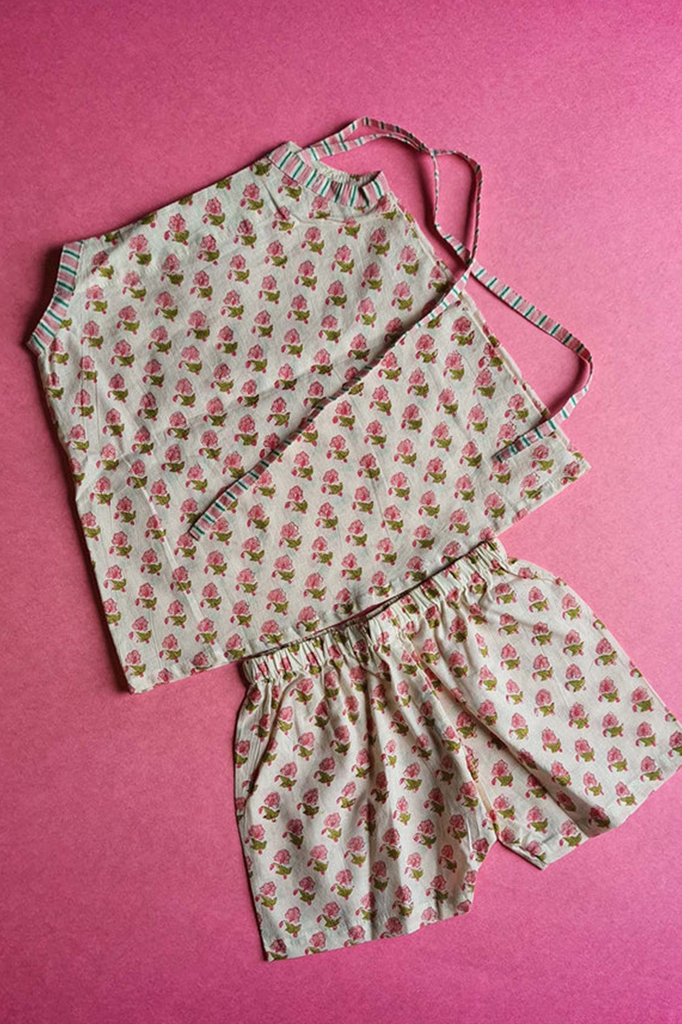 Block Motifs Pink Dori Top With Shorts