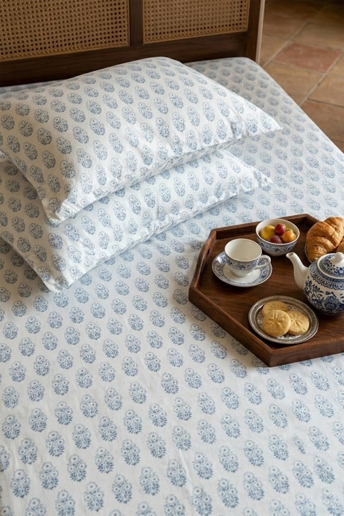 Block Motifs Aqua Bed Sheet With Pillow