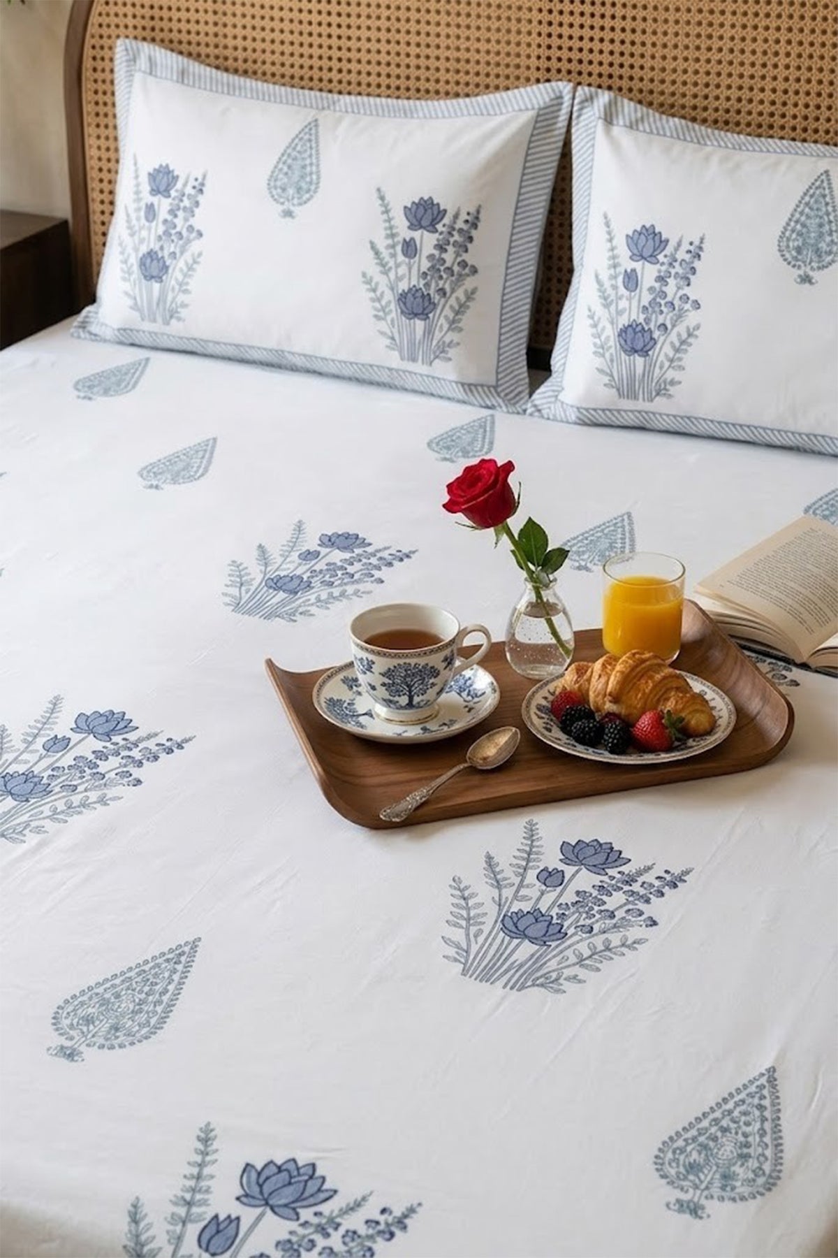 Neel Bagh Bed Sheet With Pillow