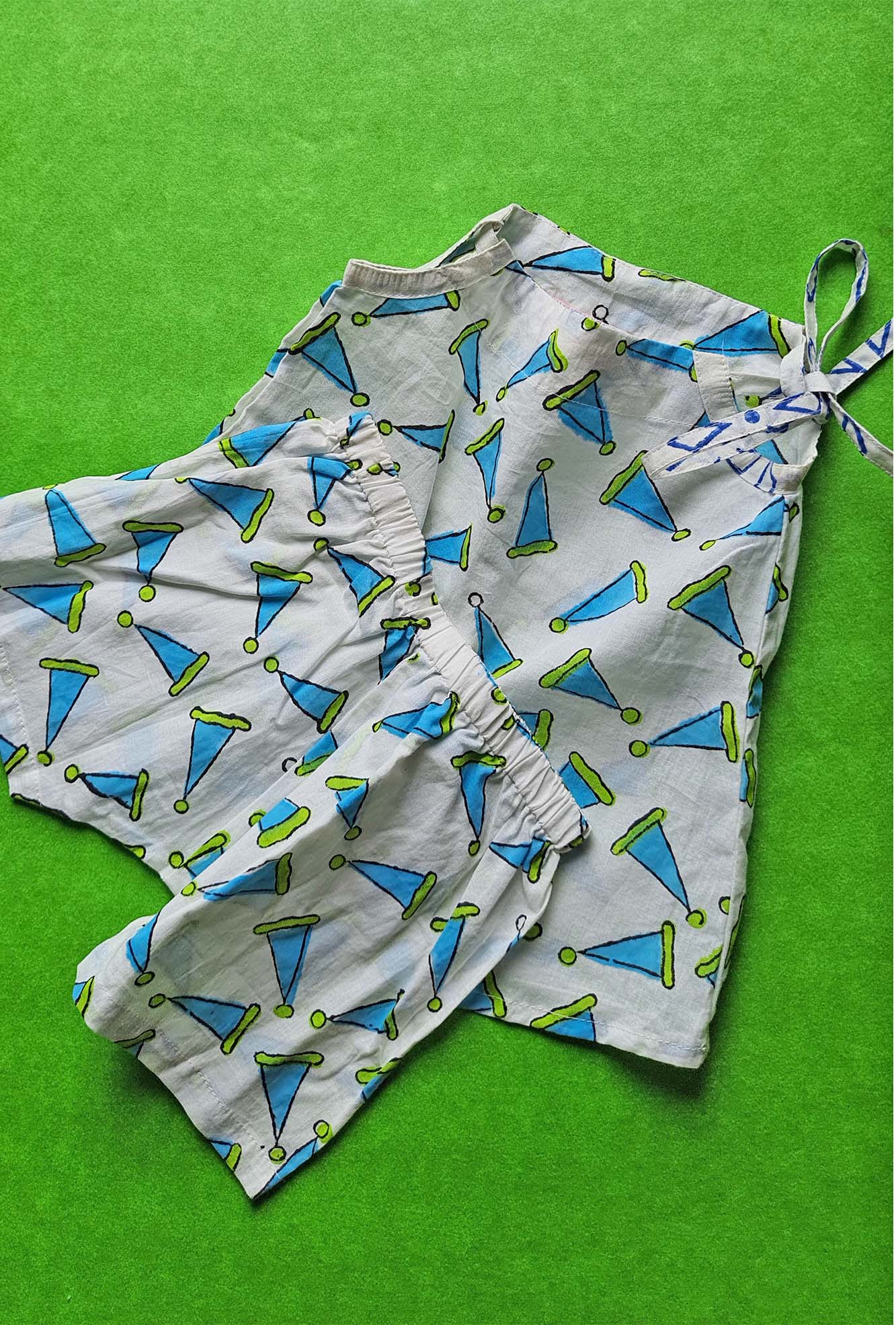 Christmas Cape Dori Top With Shorts
