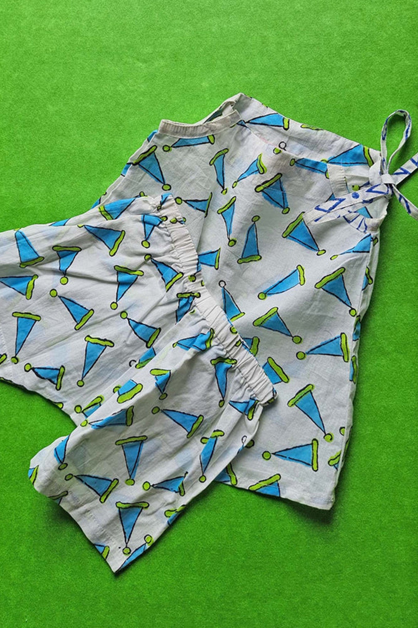 Christmas Cape Dori Top With Shorts