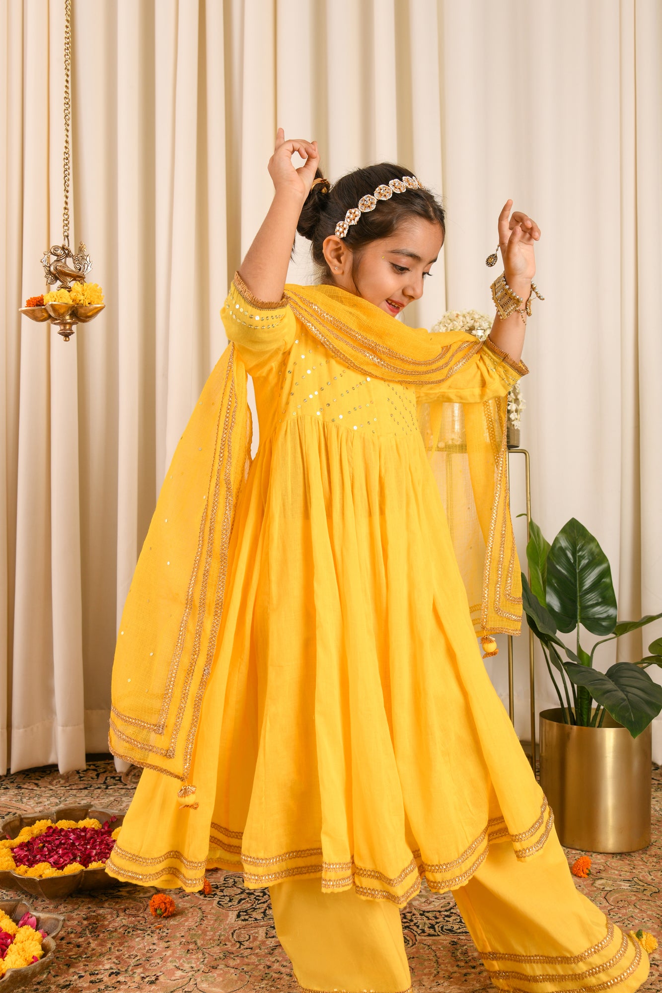 Suit Set Sunheri Bahaar