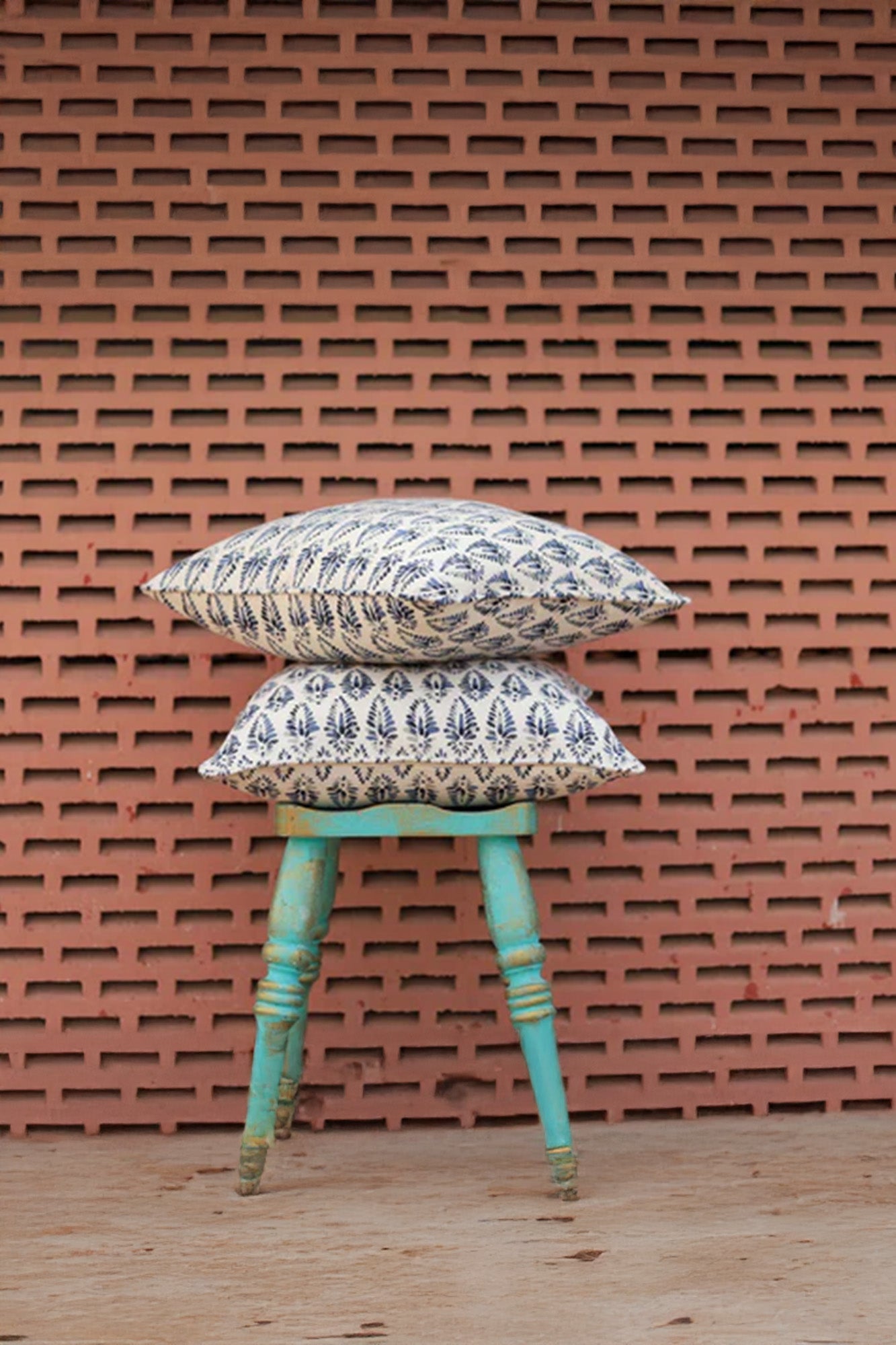 Cushion Cover Blue Leaf Buti