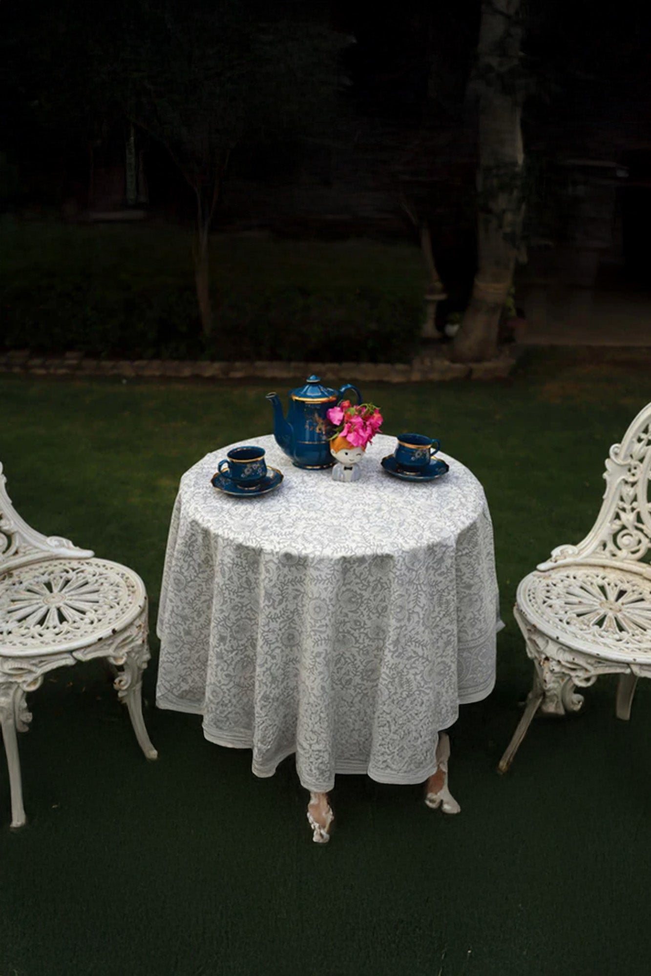Table Cover Gray Floral Jaal