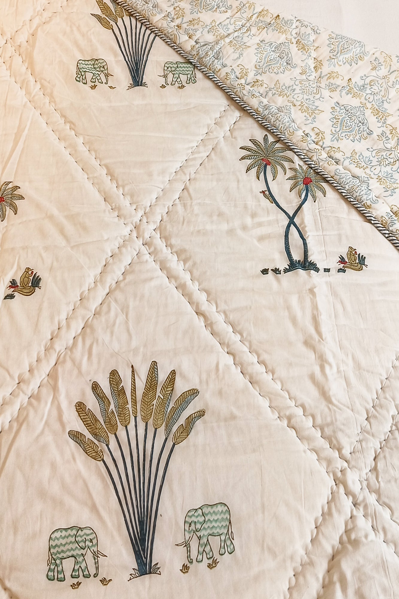 The Zigzag Trunk Razai