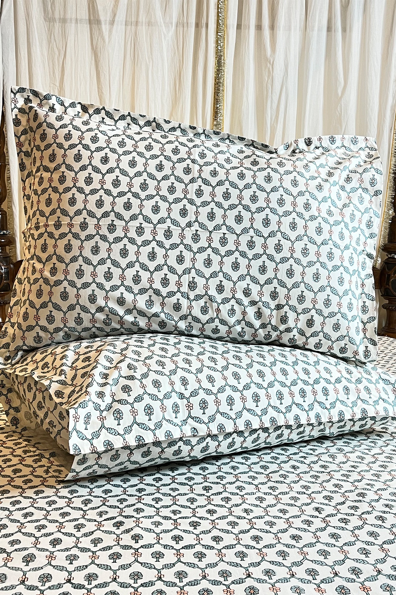 Mughal Quatrefoil Bed Sheet With Pillow