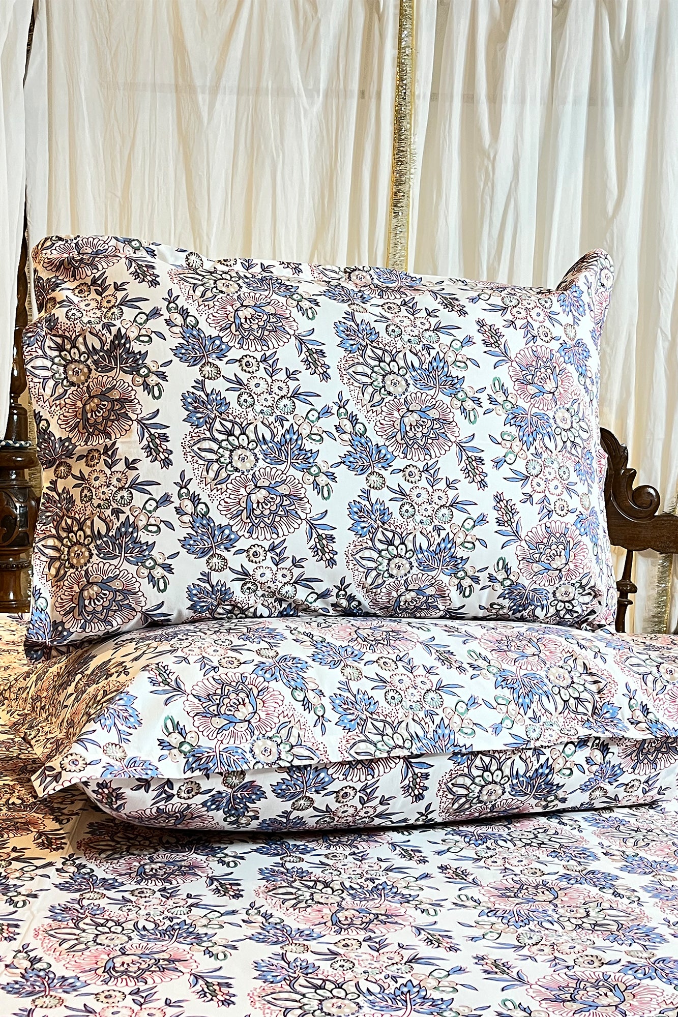 Gooseberry Bed Sheet With Pillow