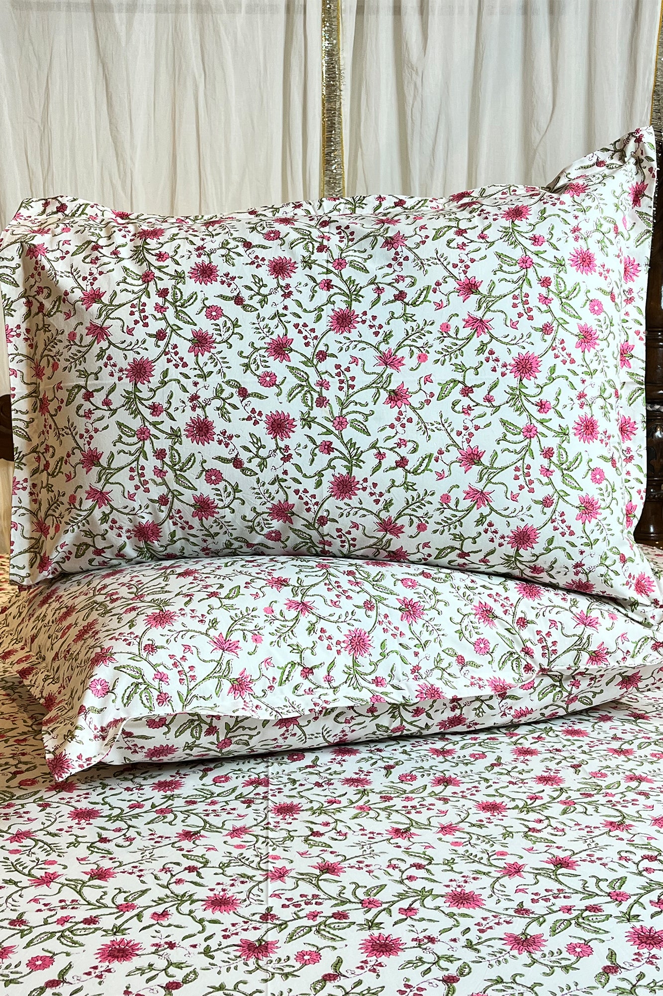 Vintage Pink Bed Sheet With Pillow