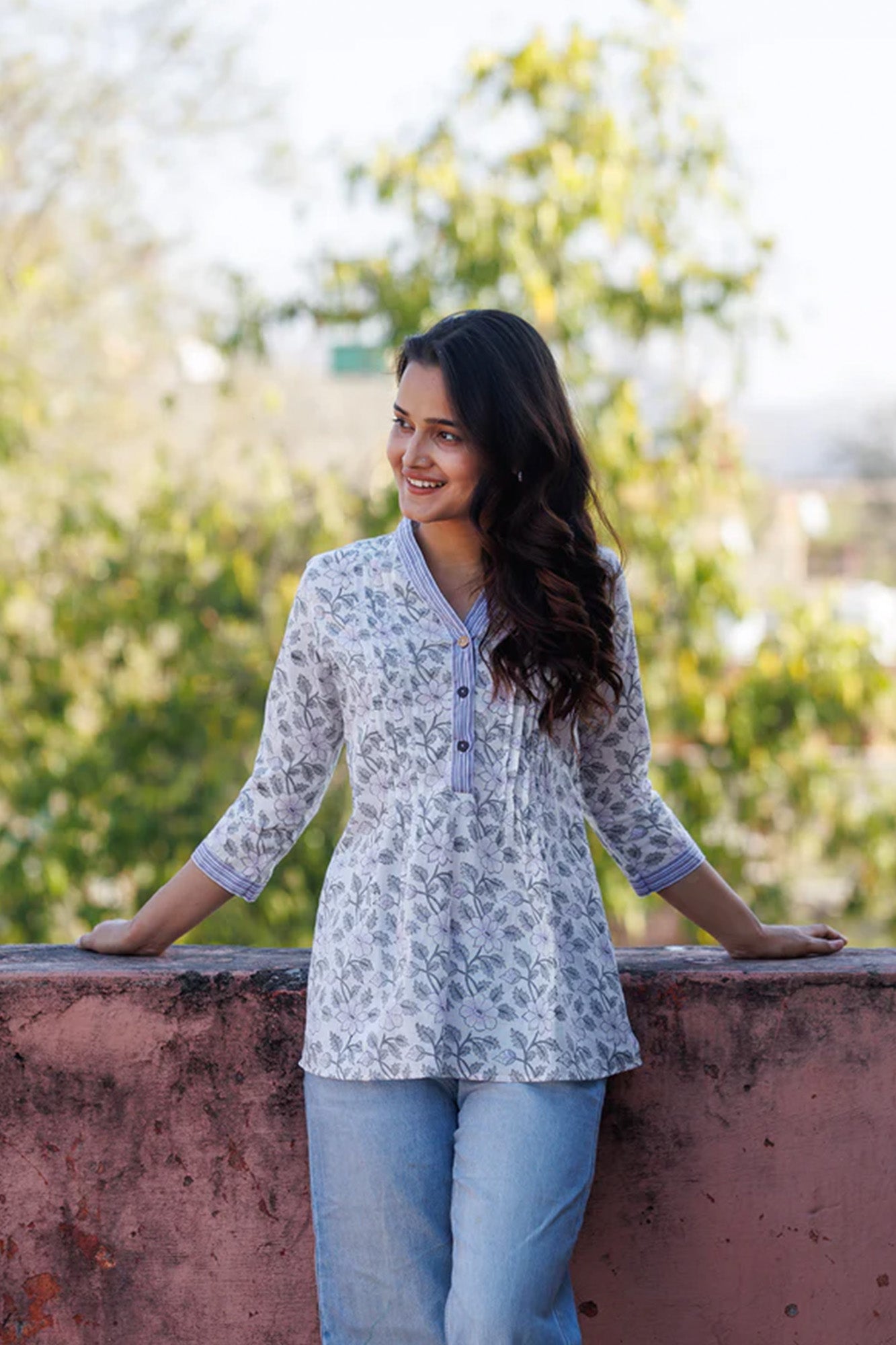 Grey Floral Jaal Arless Top