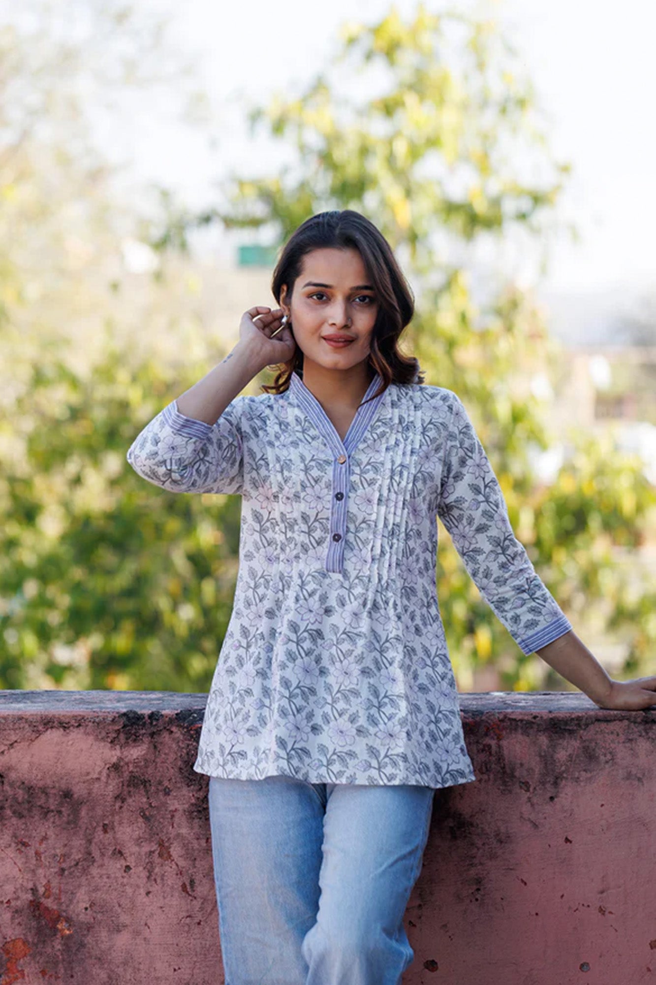 Grey Floral Jaal Arless Top