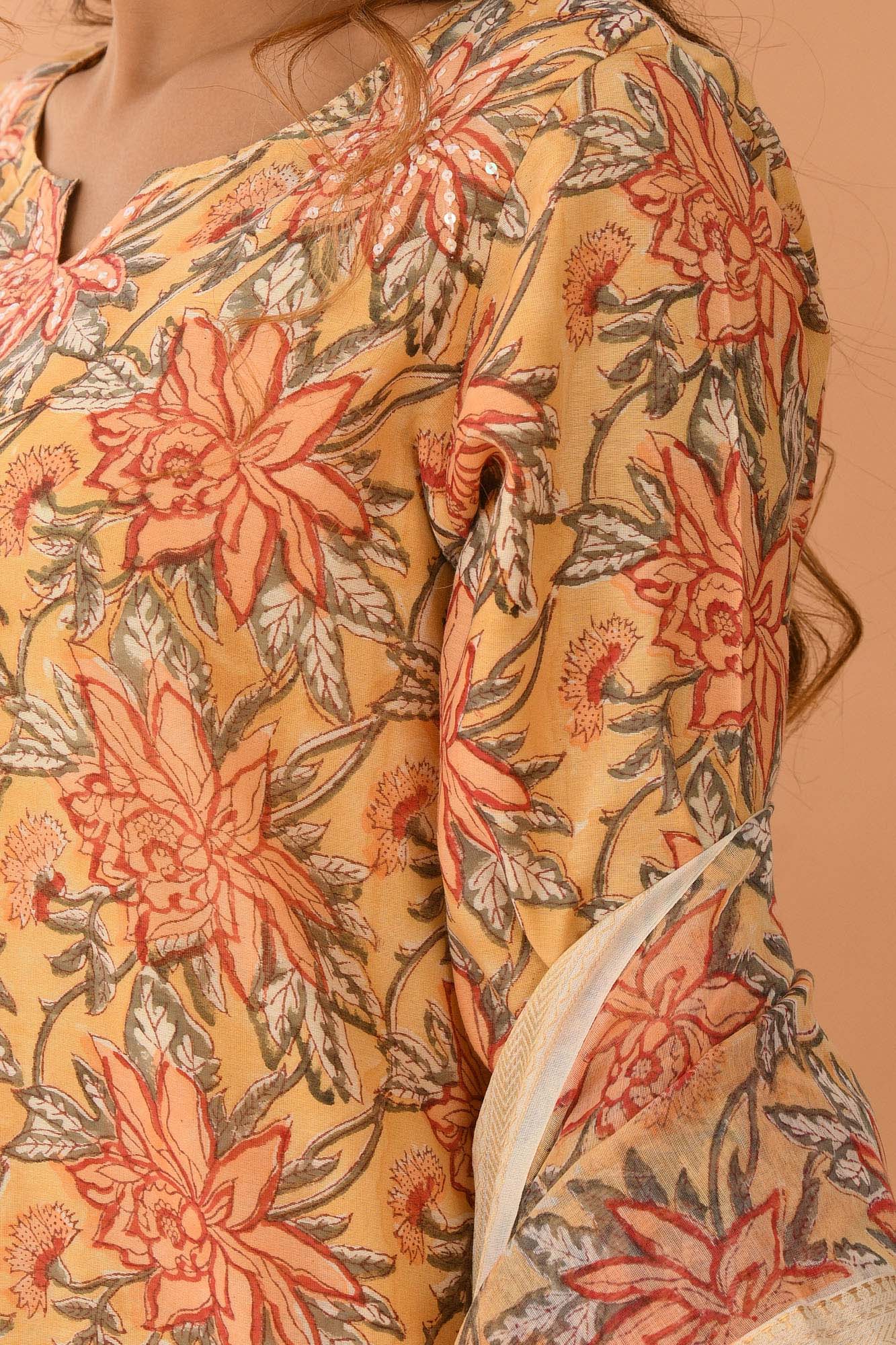 Women Peach Floral Chanderi Suit-Set Of 3